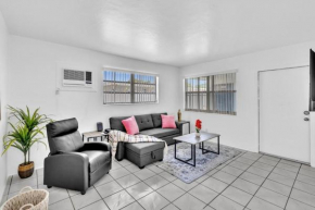 Hollywood Beach 1br In Gated Property King Bed!